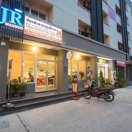 Jr Mansion On Nut Soi 25 Aparthotel Bangkok Buitenkant foto