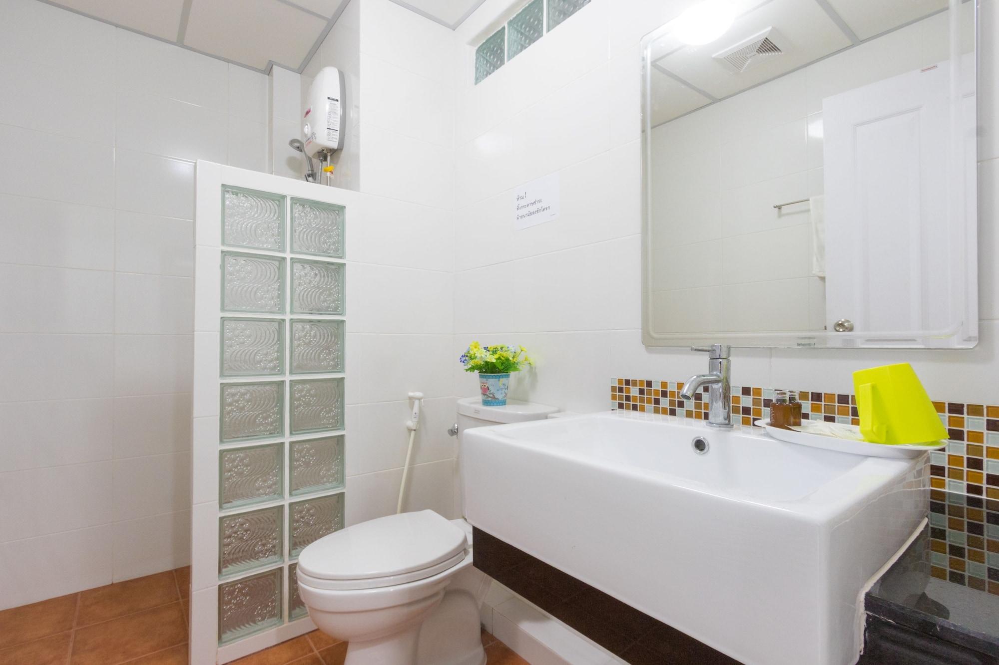 Jr Mansion On Nut Soi 25 Aparthotel Bangkok Buitenkant foto