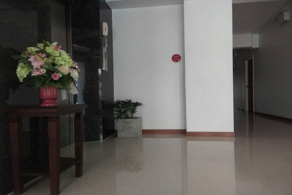 Jr Mansion On Nut Soi 25 Aparthotel Bangkok Buitenkant foto
