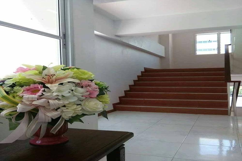 Jr Mansion On Nut Soi 25 Aparthotel Bangkok Buitenkant foto