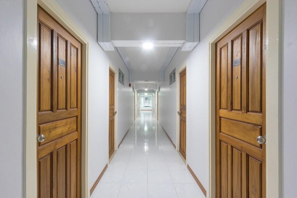 Jr Mansion On Nut Soi 25 Aparthotel Bangkok Buitenkant foto