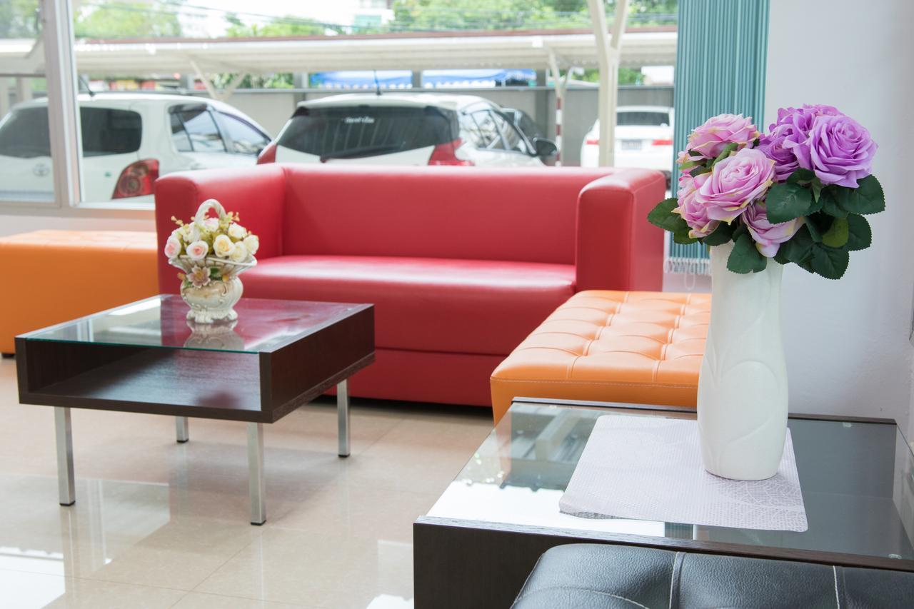 Jr Mansion On Nut Soi 25 Aparthotel Bangkok Buitenkant foto