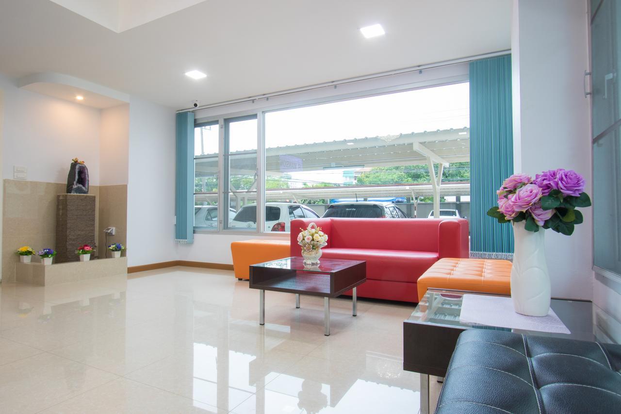 Jr Mansion On Nut Soi 25 Aparthotel Bangkok Buitenkant foto