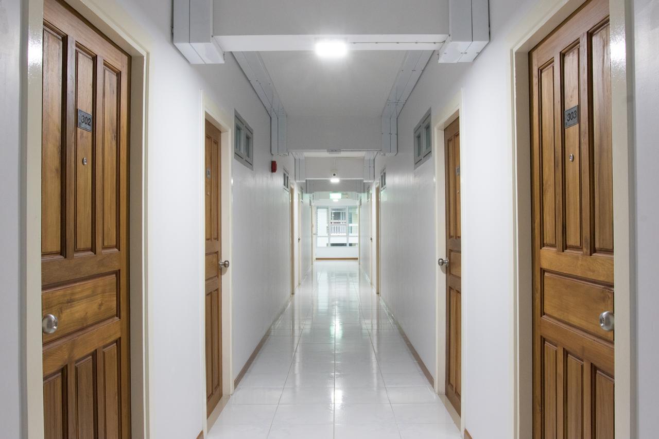 Jr Mansion On Nut Soi 25 Aparthotel Bangkok Buitenkant foto