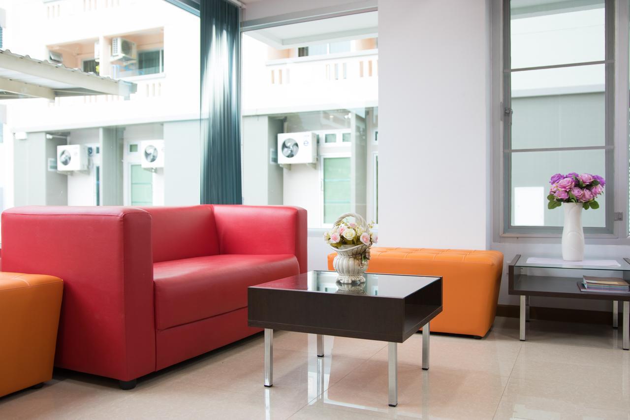 Jr Mansion On Nut Soi 25 Aparthotel Bangkok Buitenkant foto