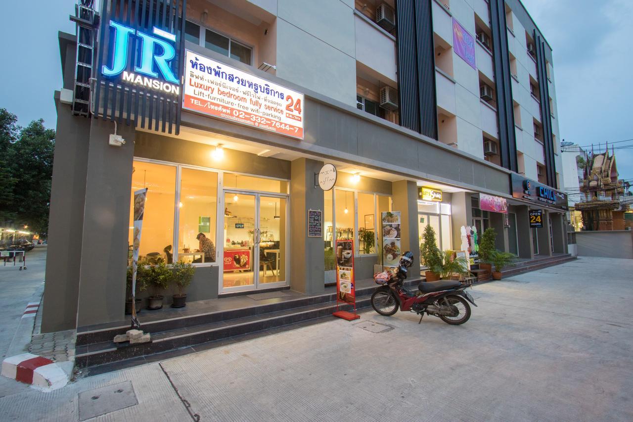 Jr Mansion On Nut Soi 25 Aparthotel Bangkok Buitenkant foto