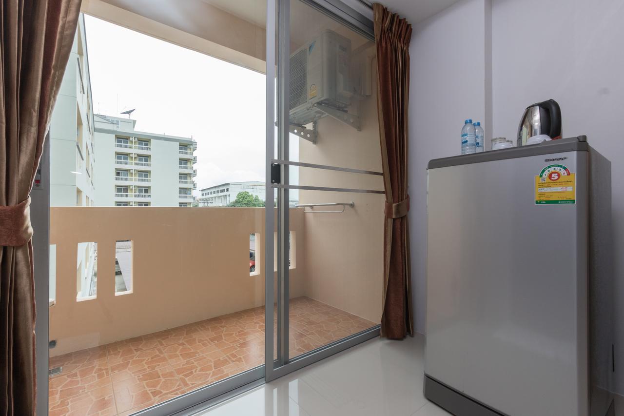 Jr Mansion On Nut Soi 25 Aparthotel Bangkok Buitenkant foto
