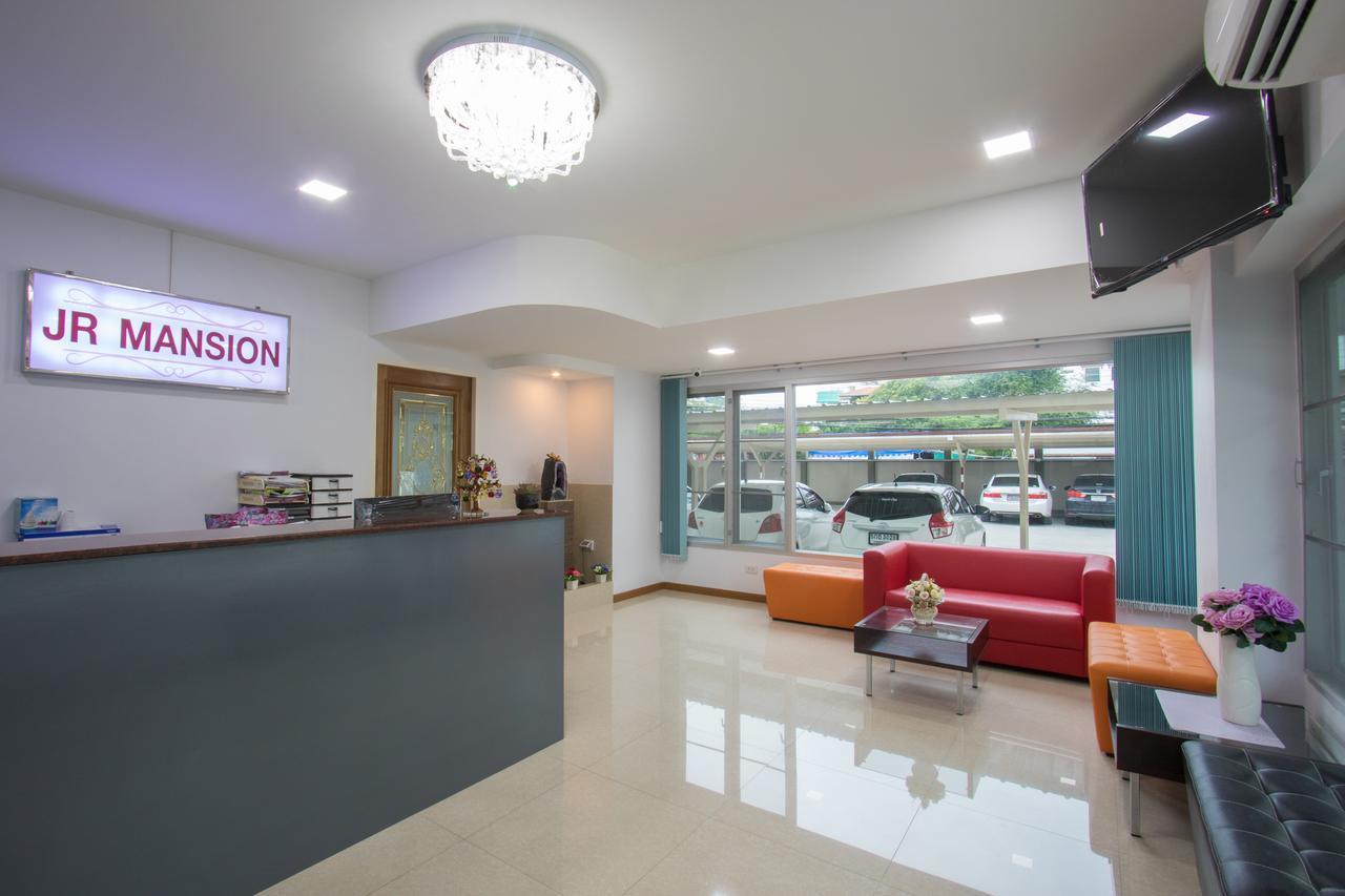 Jr Mansion On Nut Soi 25 Aparthotel Bangkok Buitenkant foto