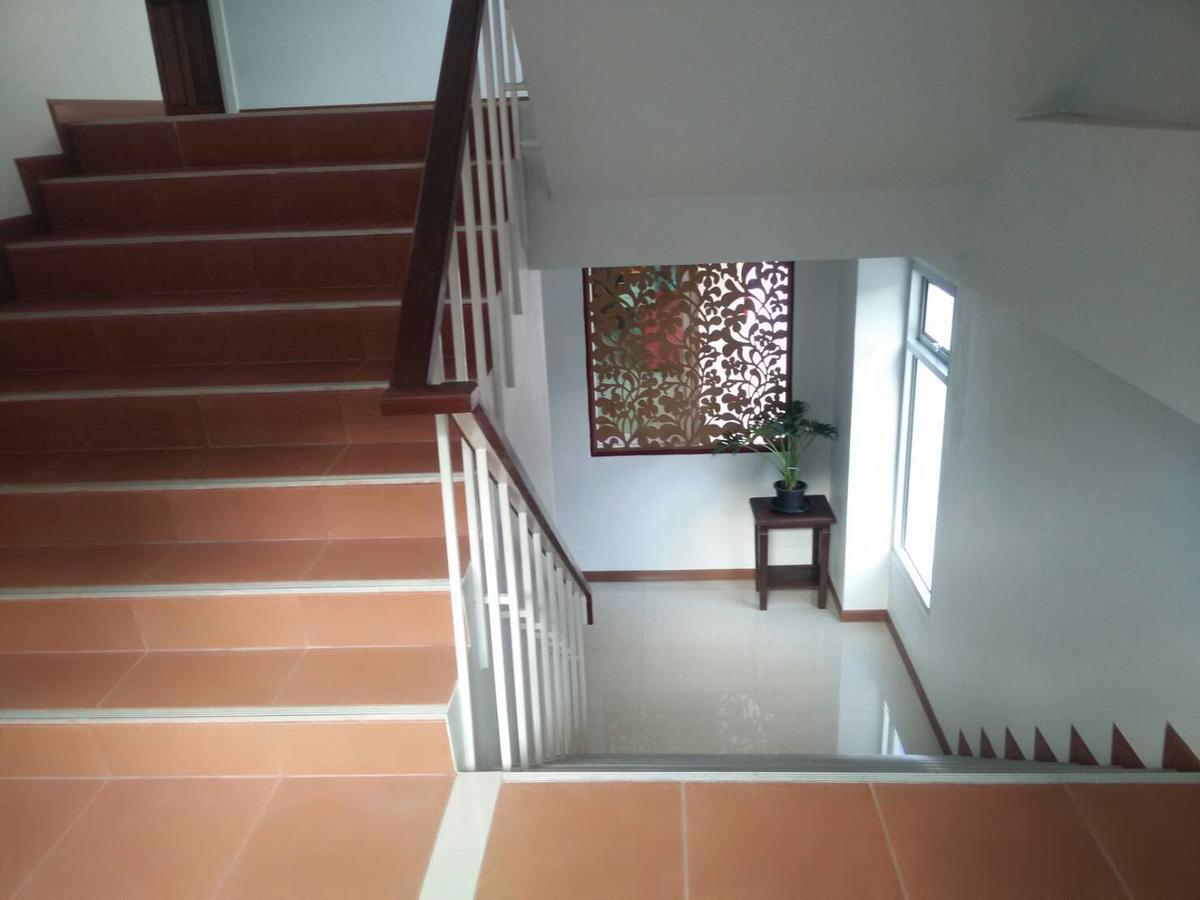 Jr Mansion On Nut Soi 25 Aparthotel Bangkok Buitenkant foto
